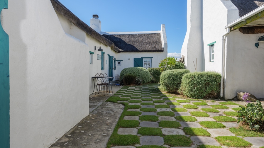 4 Bedroom Property for Sale in Struisbaai Western Cape